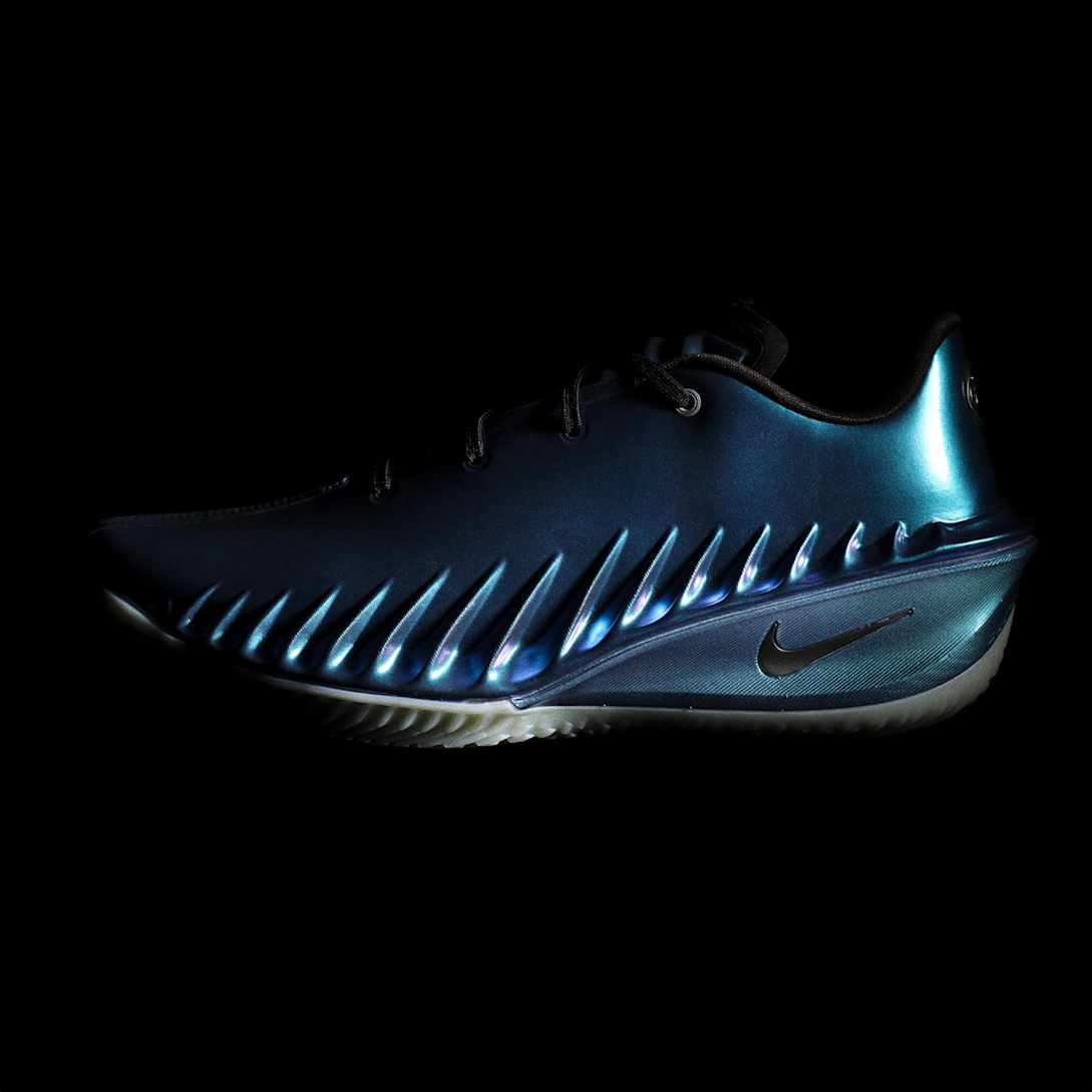 ナイキ G.T. カット 4：大胆なスタイルとパフォーマンスを高める革新的